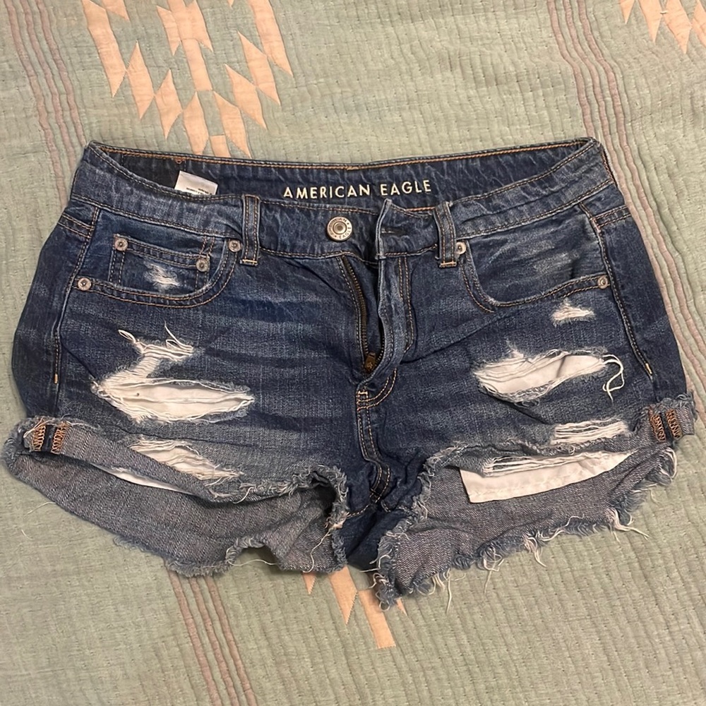 American Eagle size 4 distressed denim shorts